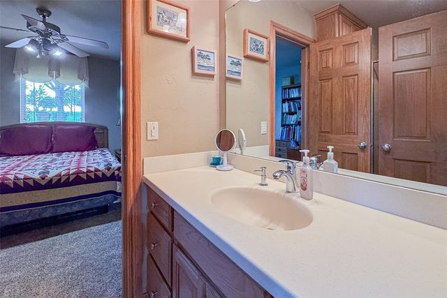 5731 Cimarron Manor, Guthrie, OK 73044