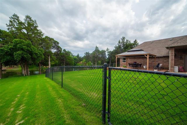 5731 Cimarron Manor, Guthrie, OK 73044