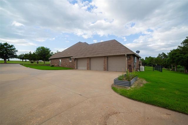 5731 Cimarron Manor, Guthrie, OK 73044