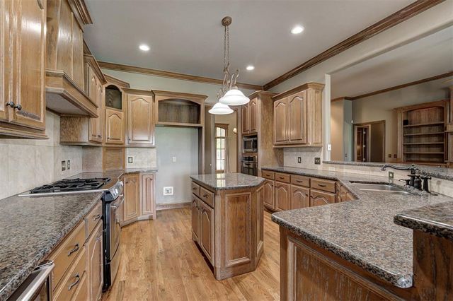 1908 Red Prairie Drive, Edmond, OK 73025