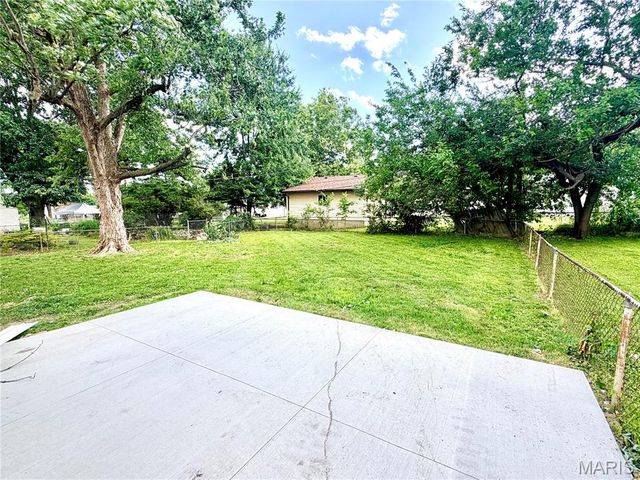 2040 David Drive, Florissant, MO 63031