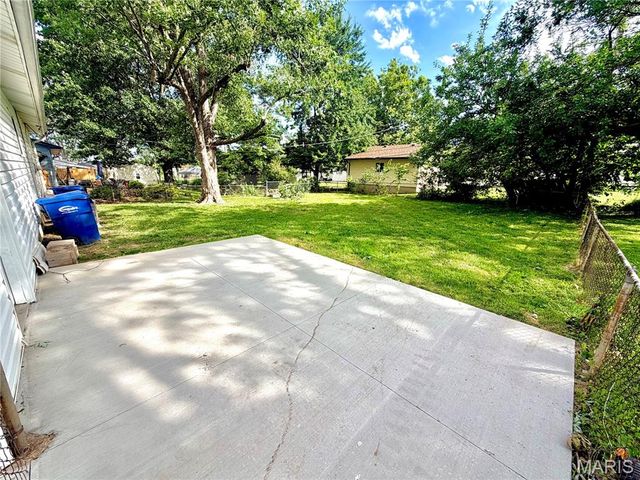 2040 David Drive, Florissant, MO 63031