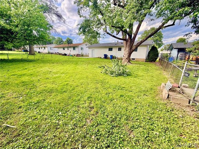 2040 David Drive, Florissant, MO 63031