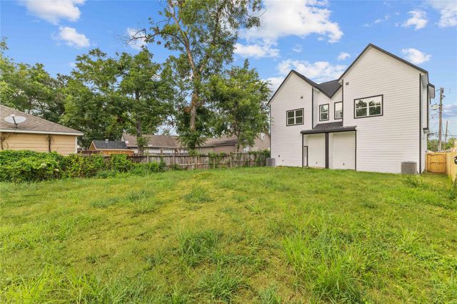 7805 Farnsworth Street B, Houston, TX 77022