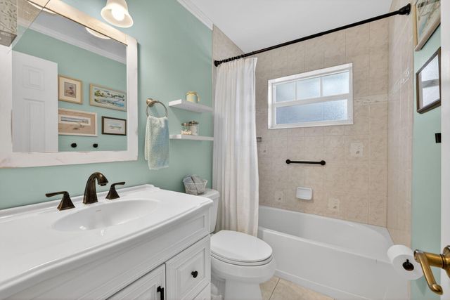 1252 SE Madison Ave, Stuart, FL 34996