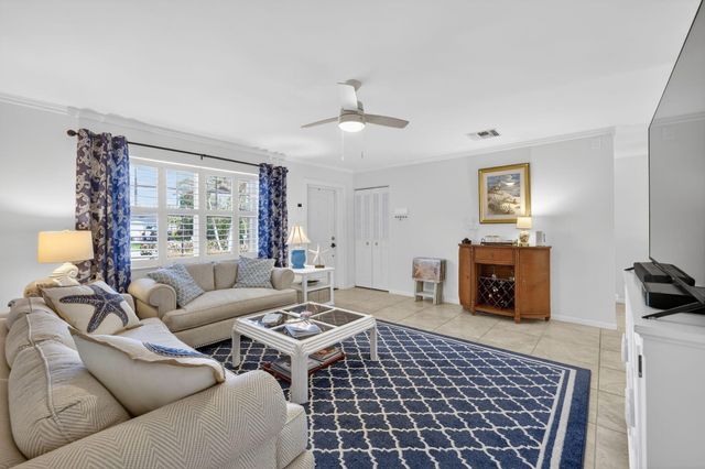 1252 SE Madison Ave, Stuart, FL 34996