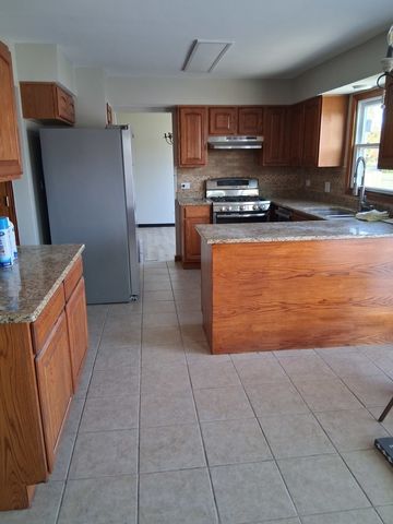 1210 diane Lane, Elk Grove Village, IL 60007