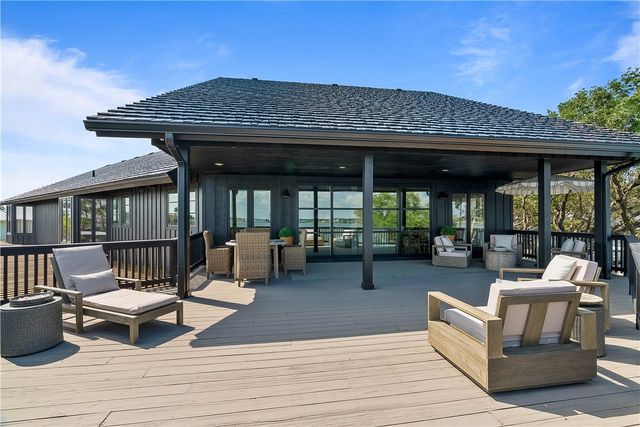 25 Bimini Dr, Rockport, TX 78382