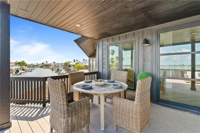 25 Bimini Dr, Rockport, TX 78382