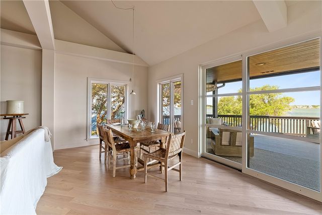 25 Bimini Dr, Rockport, TX 78382