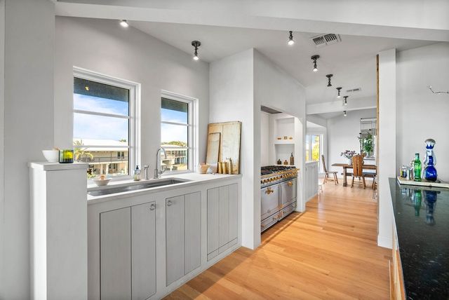 25 Bimini Dr, Rockport, TX 78382