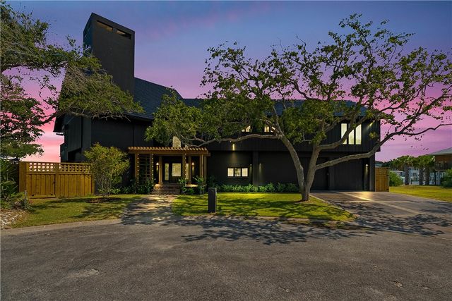 25 Bimini Dr, Rockport, TX 78382