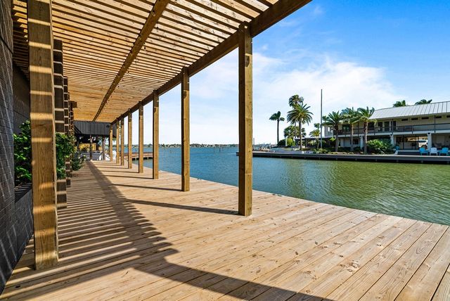 25 Bimini Dr, Rockport, TX 78382