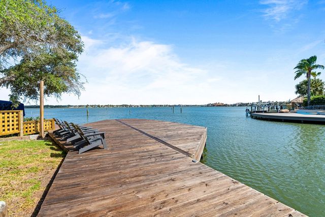 25 Bimini Dr, Rockport, TX 78382