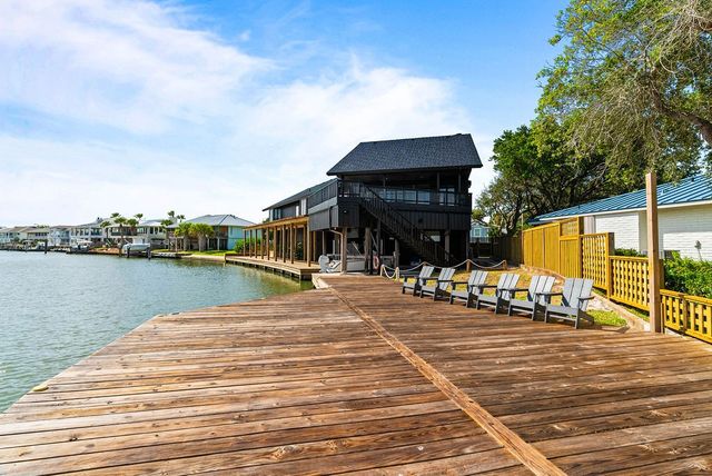 25 Bimini Dr, Rockport, TX 78382