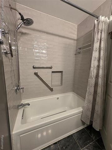7283 Huntcliff 57, West Bloomfield, MI 48322