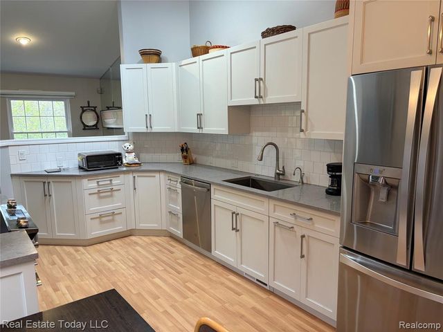 7283 Huntcliff 57, West Bloomfield, MI 48322