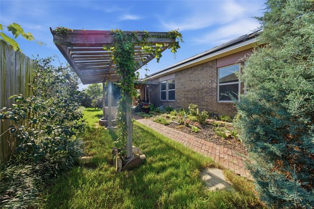 305 Breaux Lane, Mabank, TX 75147