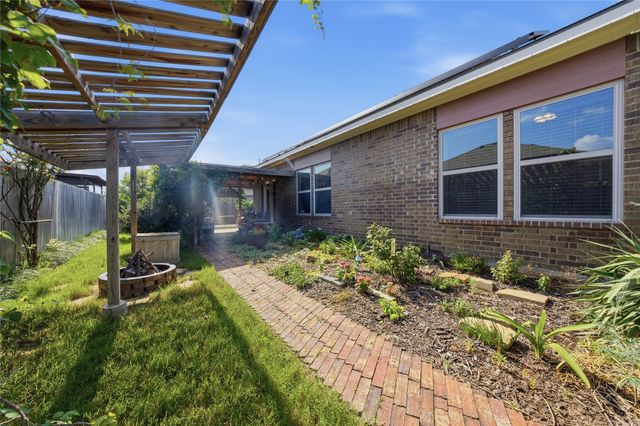 305 Breaux Lane, Mabank, TX 75147