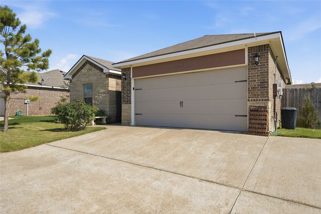 305 Breaux Lane, Mabank, TX 75147