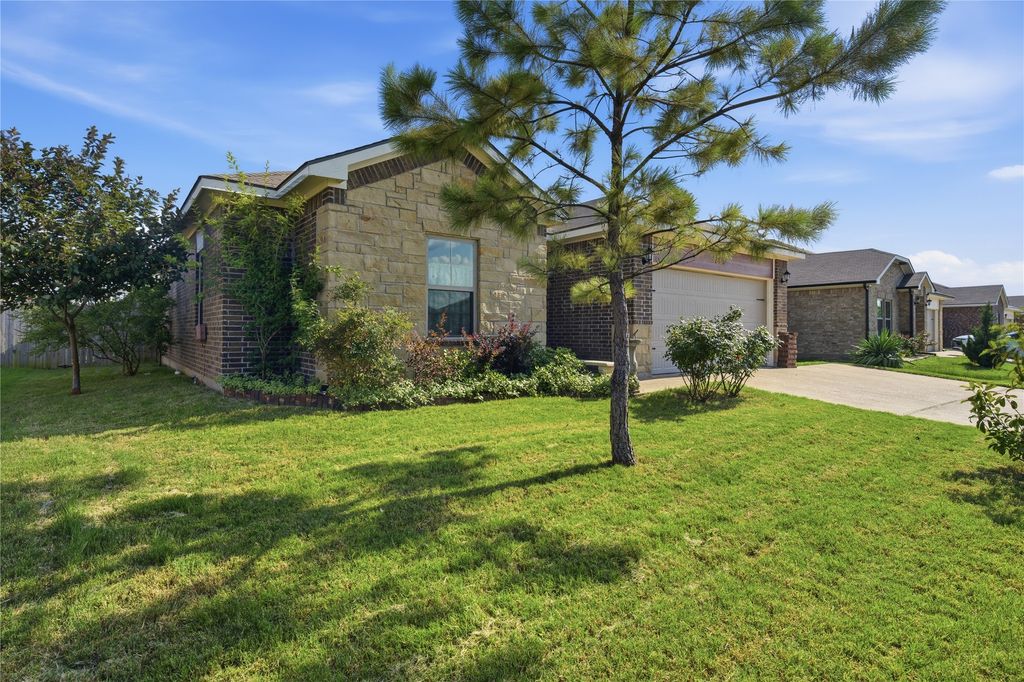 305 Breaux Lane, Mabank, TX 75147