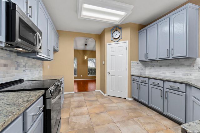 8230 Piney Wood Run, San Antonio, TX 78255