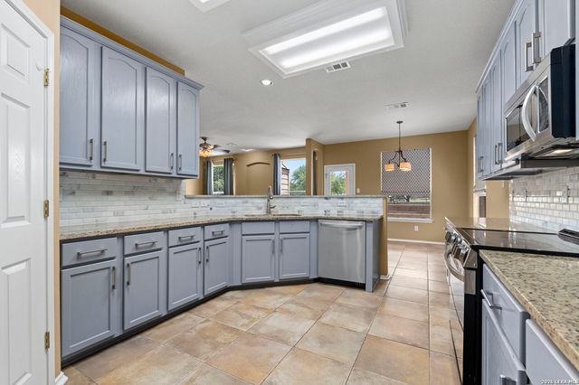 8230 Piney Wood Run, San Antonio, TX 78255