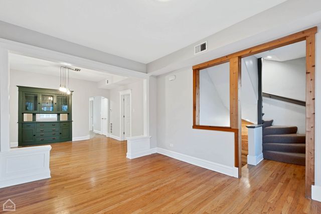 4242 N Kimball Avenue 2, Chicago, IL 60618