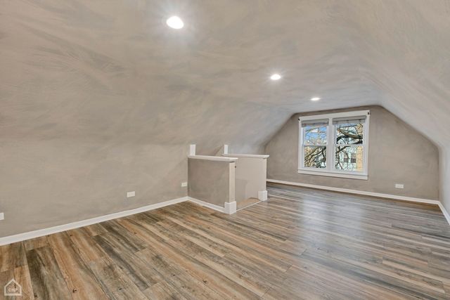 4242 N Kimball Avenue 2, Chicago, IL 60618