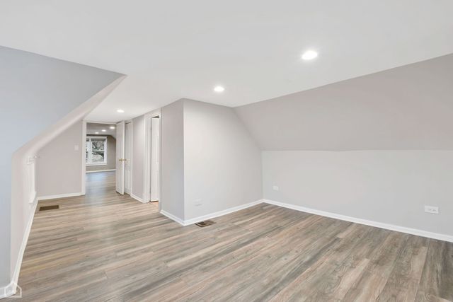 4242 N Kimball Avenue 2, Chicago, IL 60618