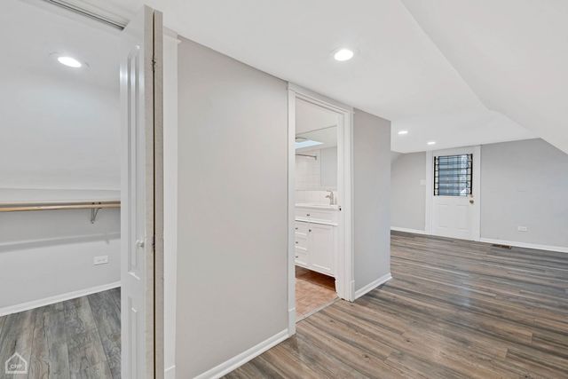 4242 N Kimball Avenue 2, Chicago, IL 60618