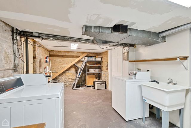 4242 N Kimball Avenue 2, Chicago, IL 60618