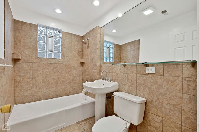 4242 N Kimball Avenue 2, Chicago, IL 60618