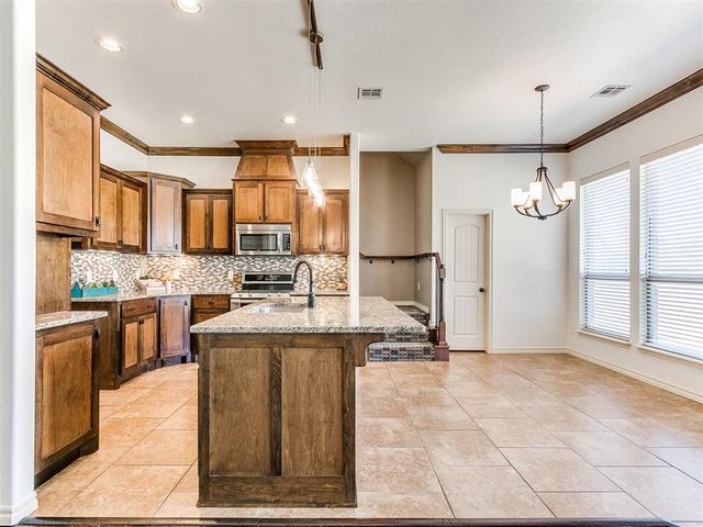 1409 Brayhill Road, Edmond, OK 73003