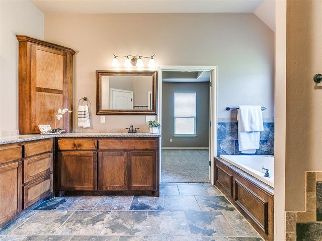 1409 Brayhill Road, Edmond, OK 73003