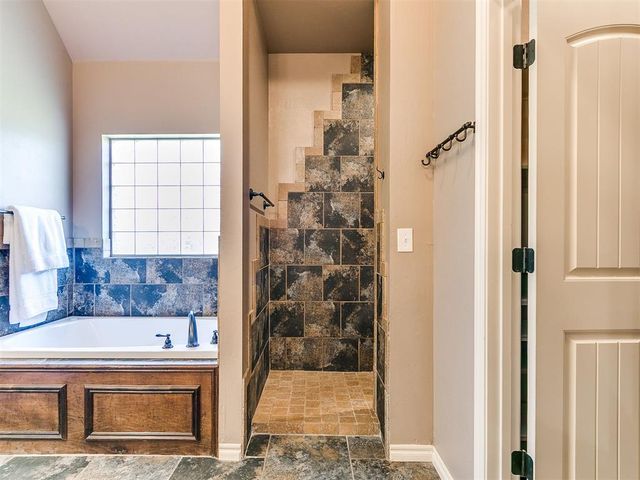 1409 Brayhill Road, Edmond, OK 73003