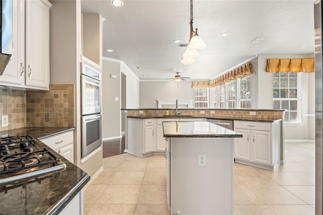 2233 Beechwood Lane, Flower Mound, TX 75028
