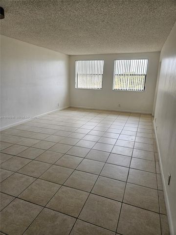 8180 Geneva Ct 519, Doral, FL 33166