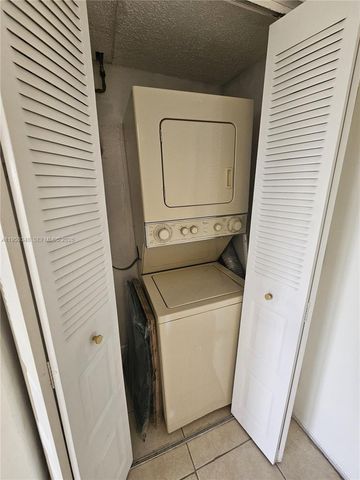 8180 Geneva Ct 519, Doral, FL 33166