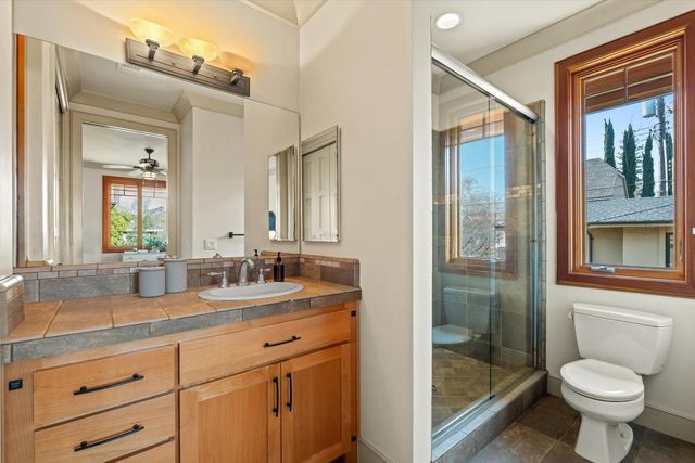 1422 40th St, Sacramento, CA 95819