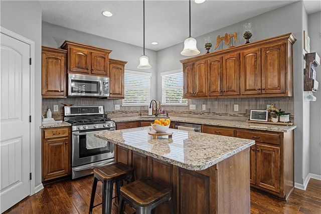 1000 BELLFLOWER Lane, Greenwood, MO 64034