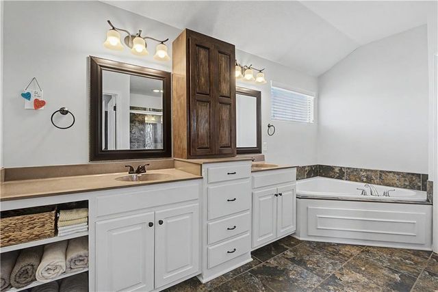 1000 BELLFLOWER Lane, Greenwood, MO 64034