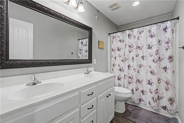 1000 BELLFLOWER Lane, Greenwood, MO 64034