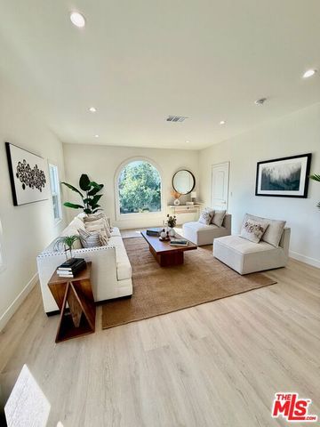 900 N Alfred Street 4, Los Angeles, CA 90069