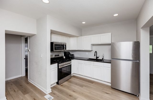 2326 Des Moines Street, Des Moines, IA 50317