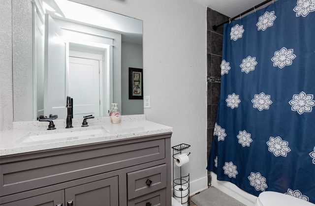 2326 Des Moines Street, Des Moines, IA 50317