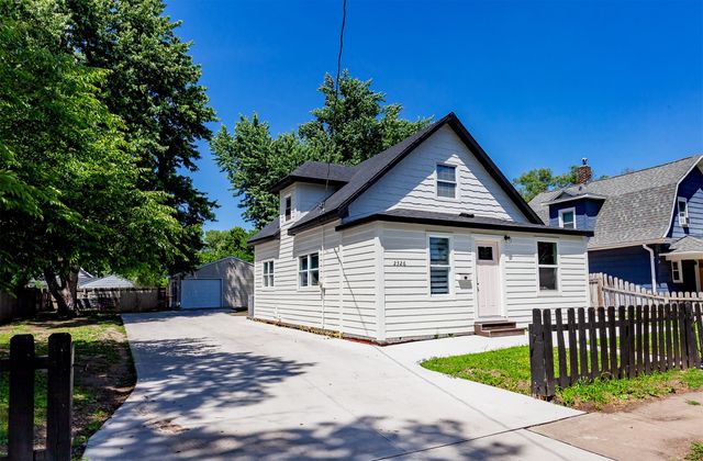 2326 Des Moines Street, Des Moines, IA 50317