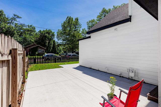 2326 Des Moines Street, Des Moines, IA 50317