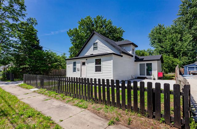 2326 Des Moines Street, Des Moines, IA 50317
