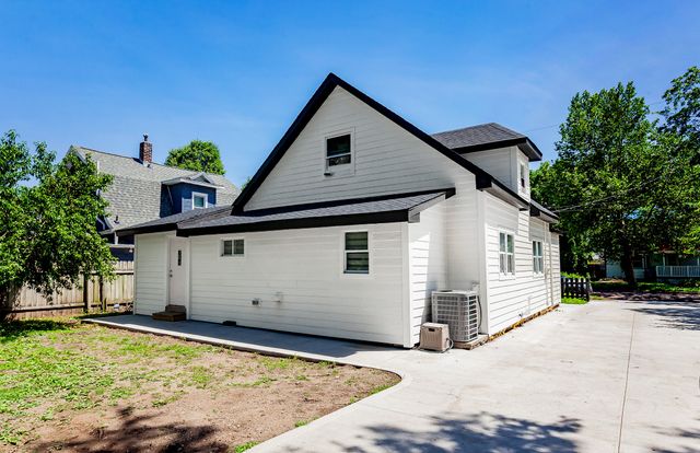 2326 Des Moines Street, Des Moines, IA 50317
